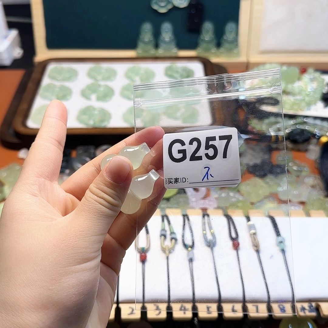 文***飒蛇纹石玉未镶嵌颈饰