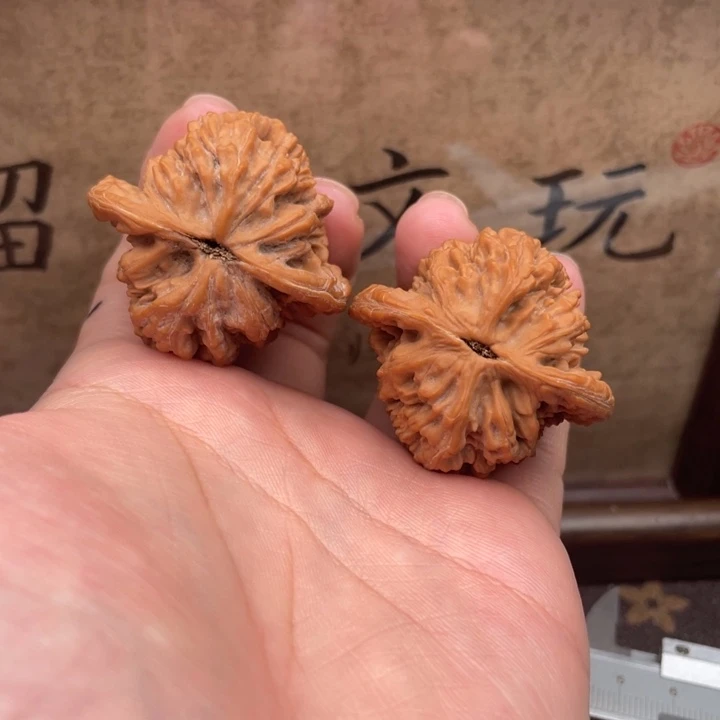 随****文玩核桃把件40虎头