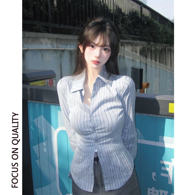 甜辣妹蓝色条纹衬衫女早春季2025新款修身小众不规则纯欲长袖上衣
