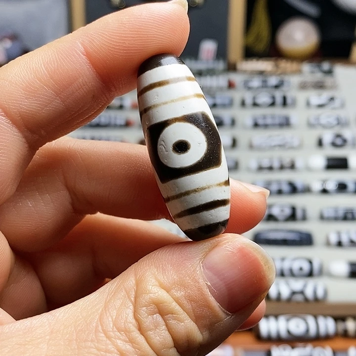 玛瑙/玉髓颈饰未镶嵌落*