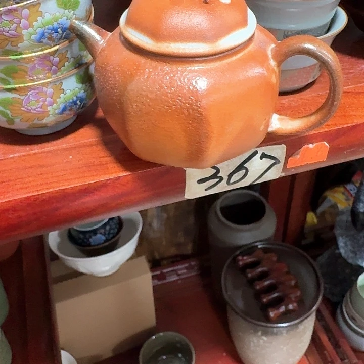 主人杯一个，瓷。。品茗