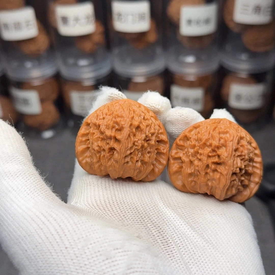 L***L把件文玩核桃三角白