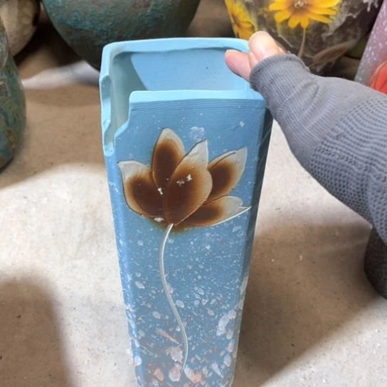 罐默认微瑕，有孔编号20-4