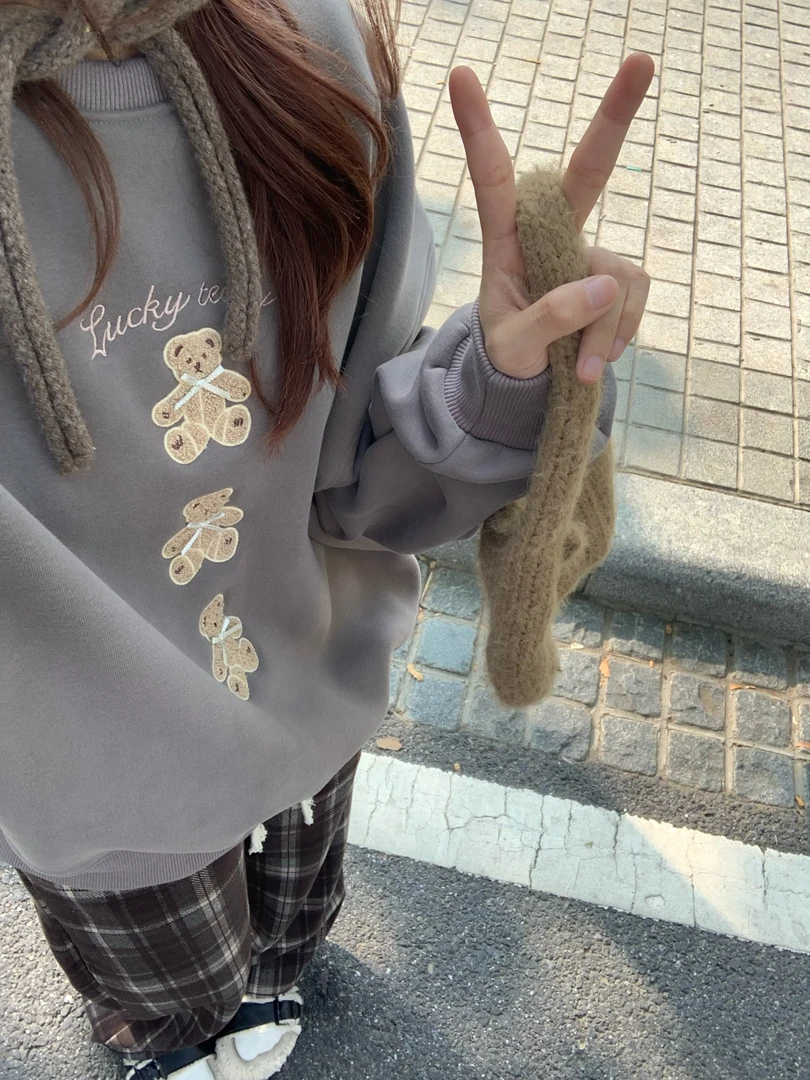 0240【冬季新款】毛巾绣蝴蝶结三只小熊甜美百搭圆领卫衣（1314）