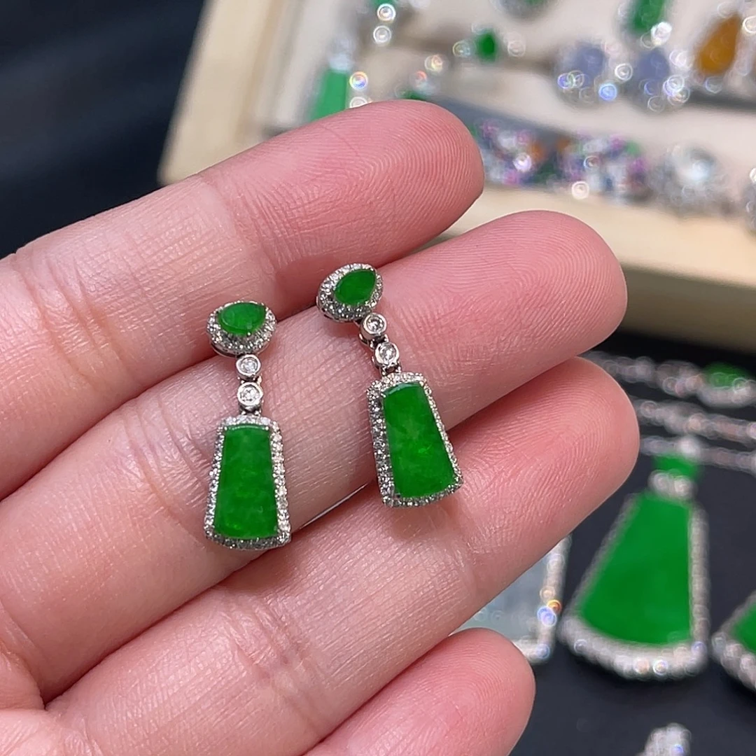 翡翠18K金镶嵌耳饰阳绿无事牌