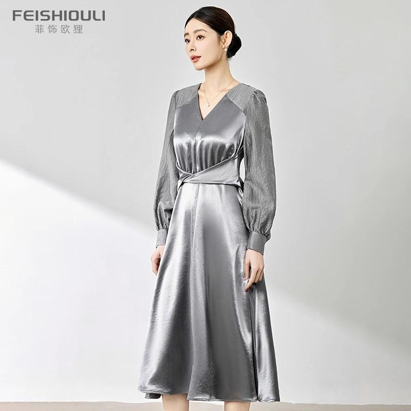 缎面连衣裙女2025春秋新款气质通勤中年妈妈拼接褶皱v领长裙 显瘦