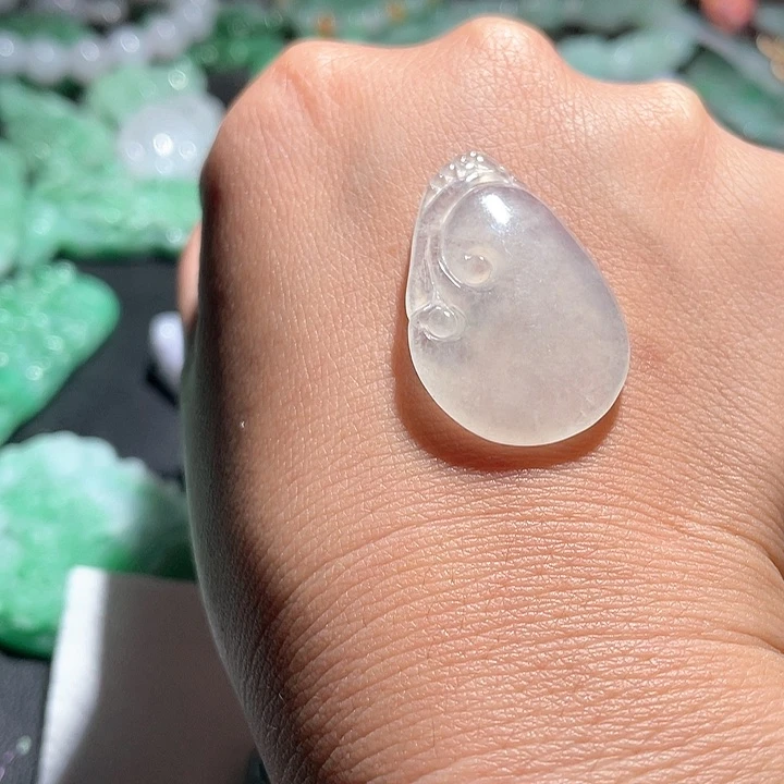 翡翠未镶嵌颈饰天