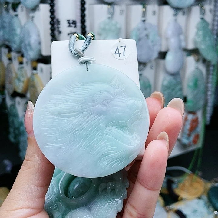 翡翠未镶嵌颈饰中****你翡翠
