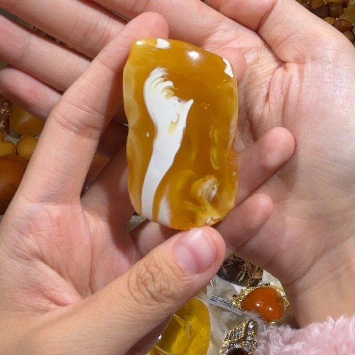 琥珀未镶嵌颈饰蜜蜡金漆白吊坠