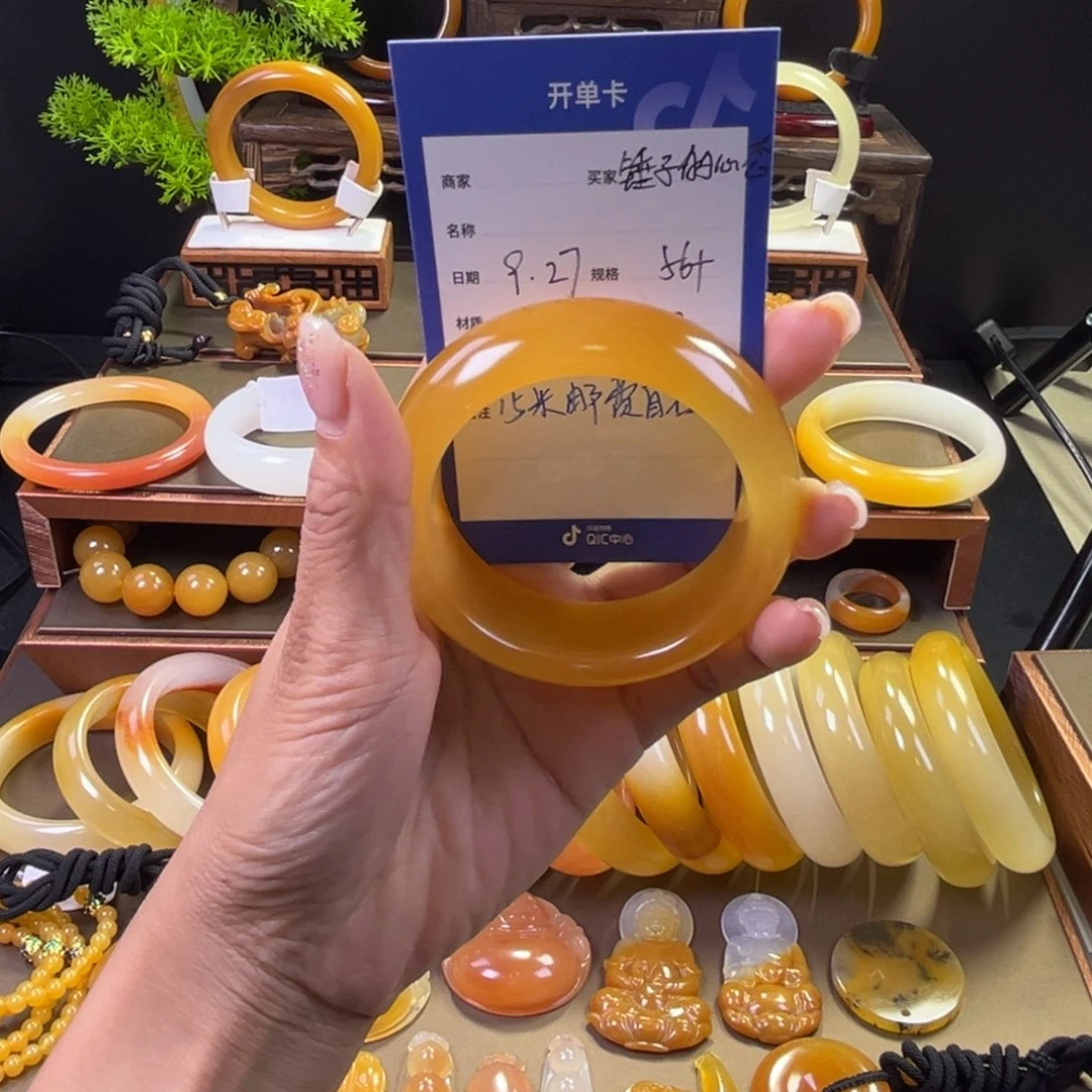 未镶嵌手镯石英质玉锤****?
