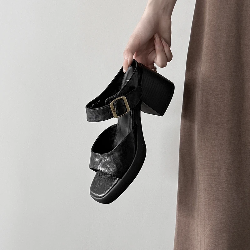 7.5cm复古时尚方头凉鞋女夏季新款法式气质露趾粗跟高跟拖鞋外穿