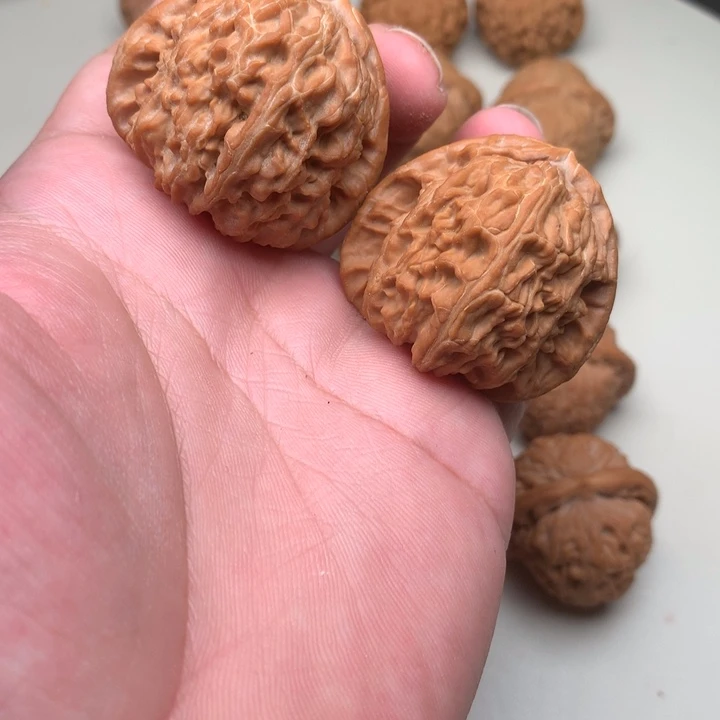 文玩核桃吊坠三角白42