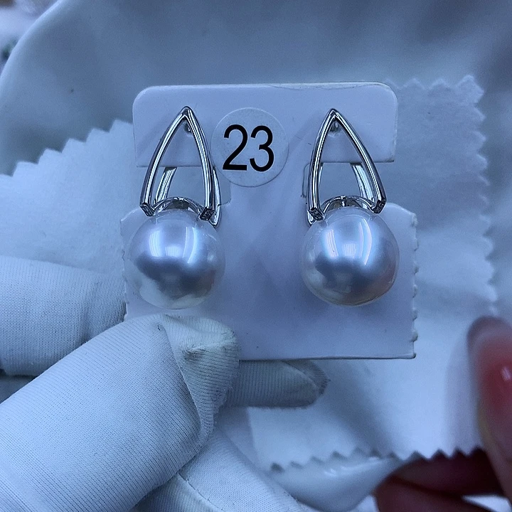 18K金镶嵌耳饰海水珍珠