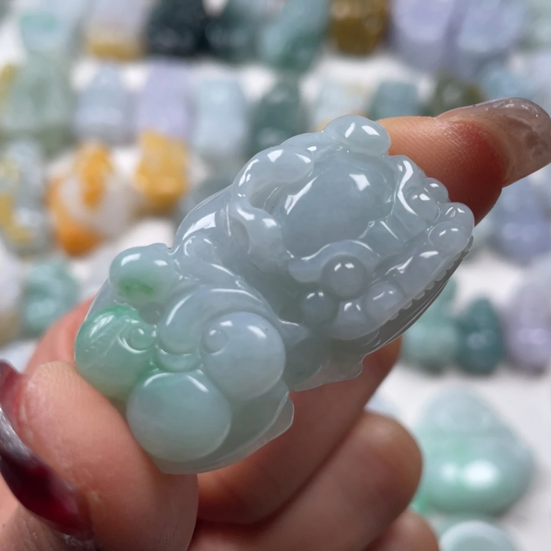 翡翠吊坠(赠链)未镶嵌