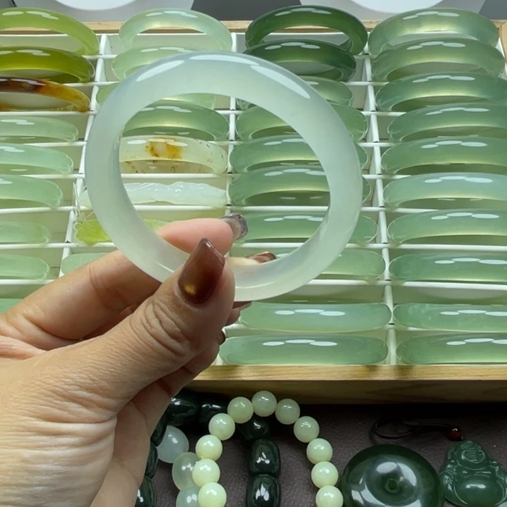 蹦***儿岫玉未镶嵌手镯岫玉