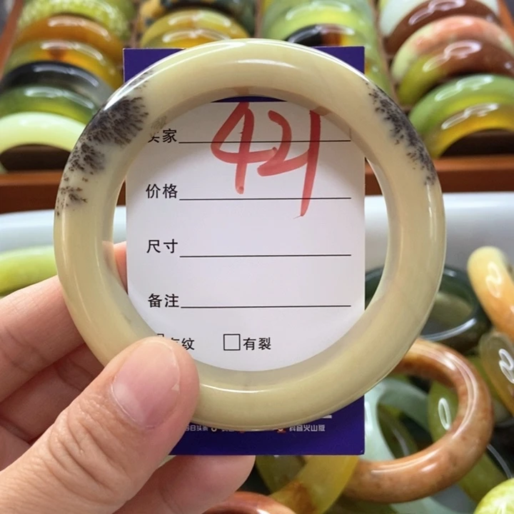 绿***君蛇纹石玉未镶嵌手镯