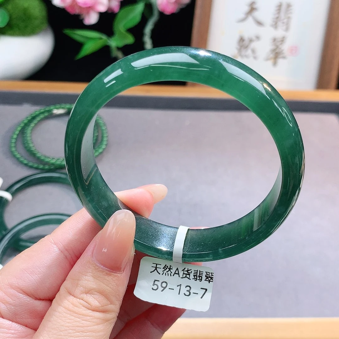 未镶嵌手镯（圆镯）翡翠