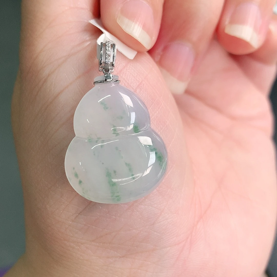 翡翠18K金镶嵌颈饰冰胶飘绿葫芦24-20-5.4