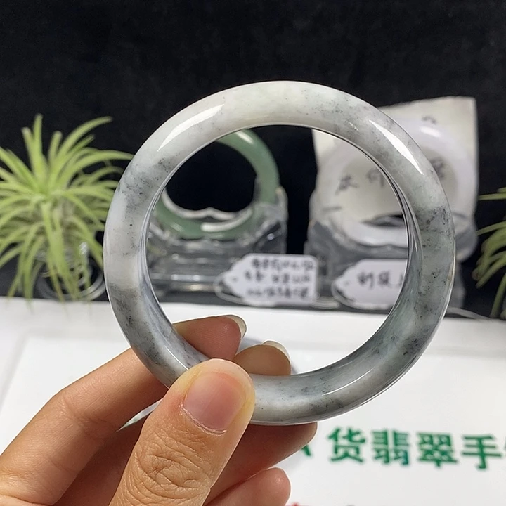 未镶嵌手镯翡翠101号。57.5圈