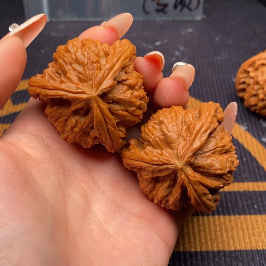 ღ***文玩核桃吊坠白狮子