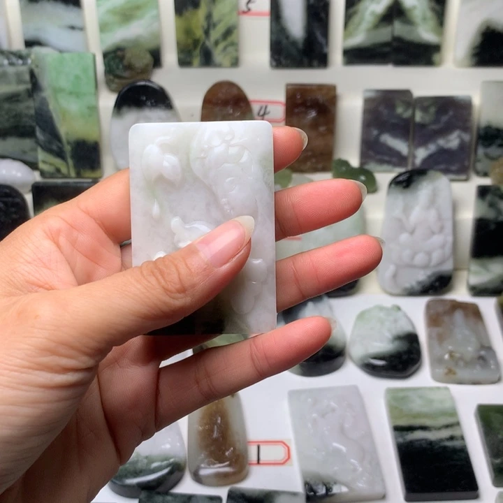 宇***哥独山玉未镶嵌颈饰