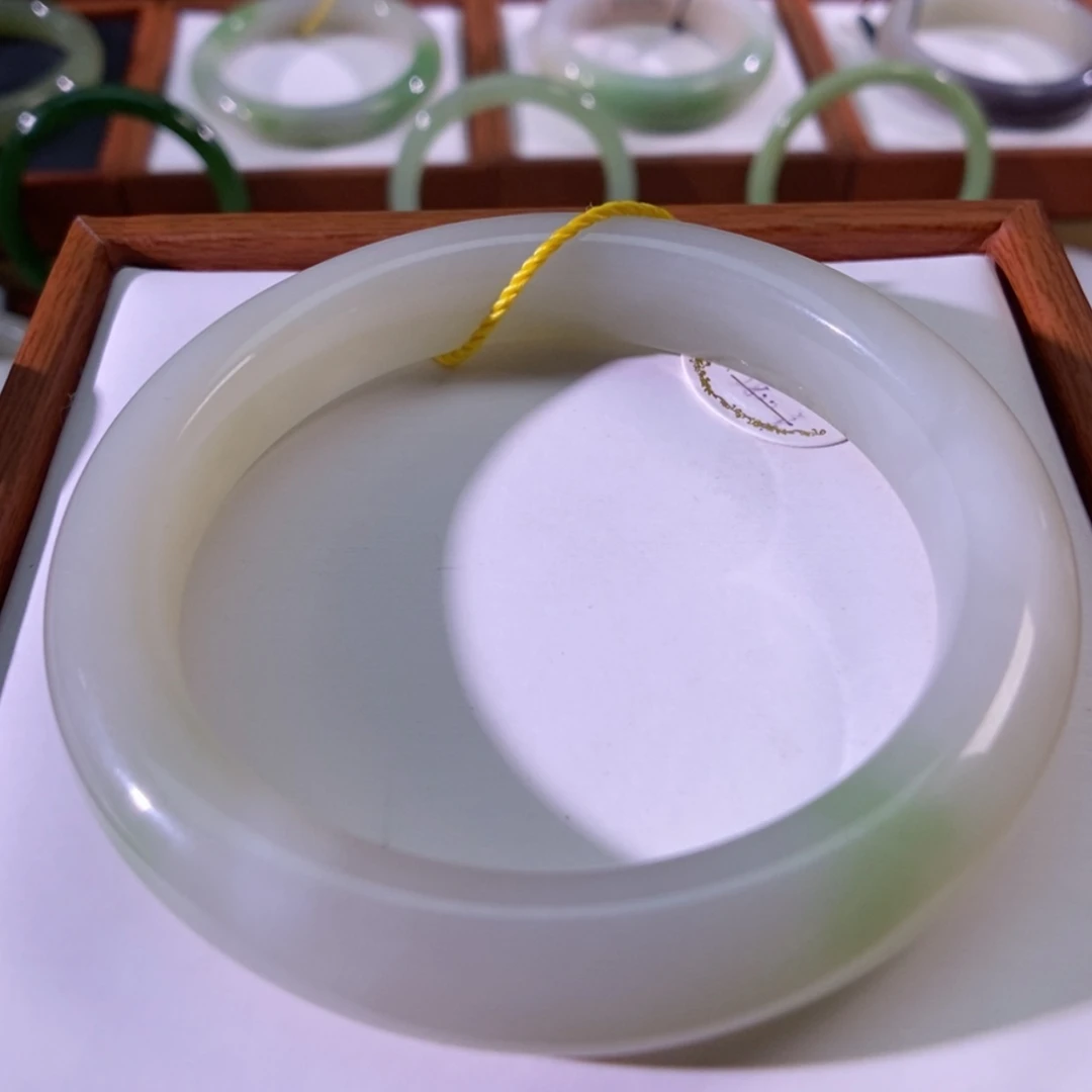【闪购商品】未镶嵌手镯和田玉（翠青玉）