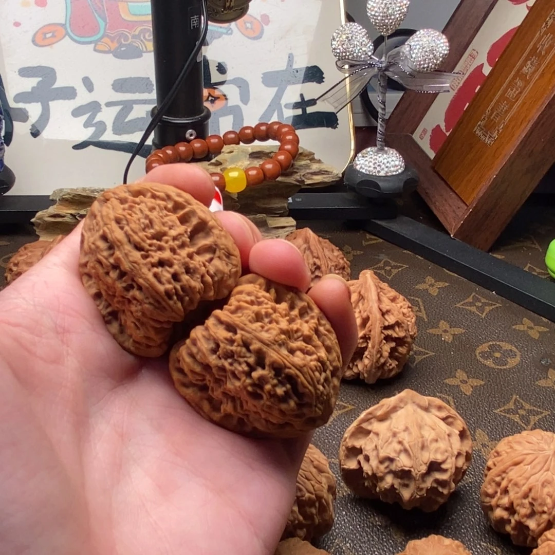 c***r文玩核桃吊坠南疆