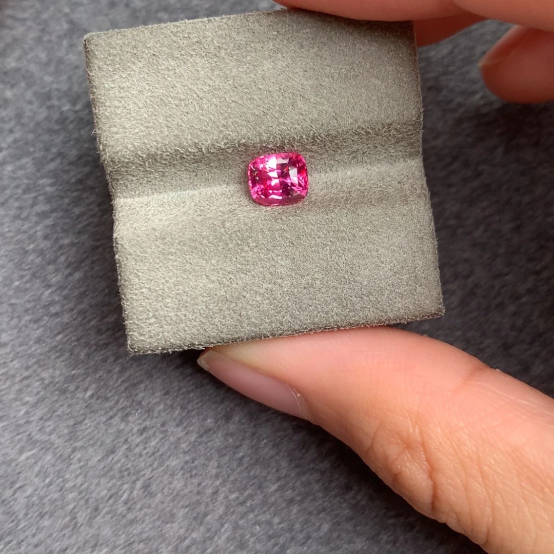 裸石尖晶石1.03ct热粉色马亨盖