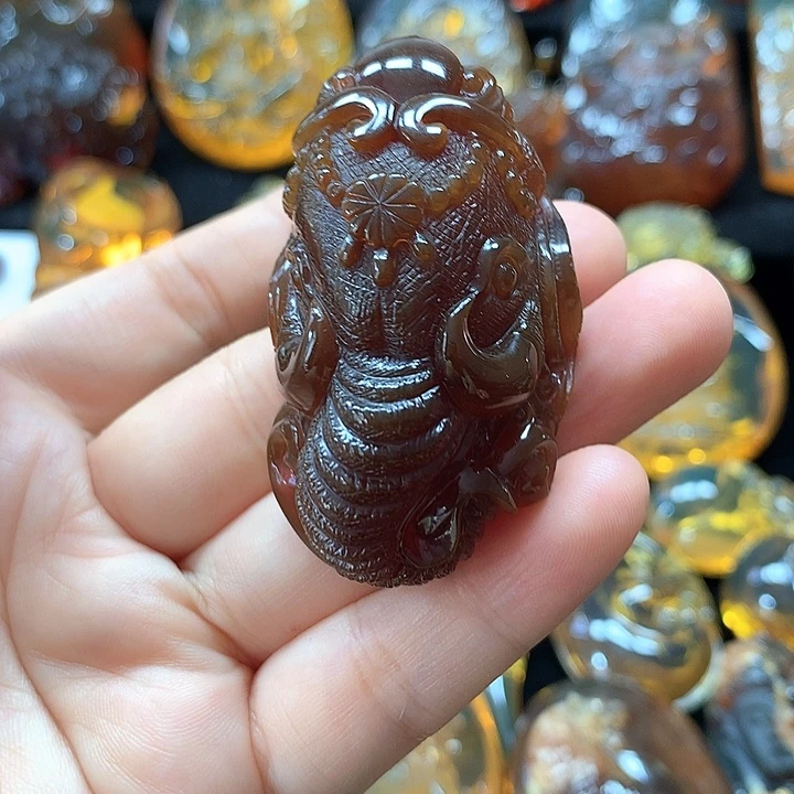 裸石琥珀未镶嵌血蜜蜡雕刻象神吊坠