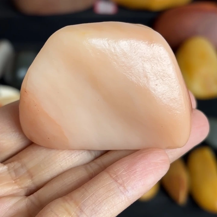 开播来放漏彩石小摆