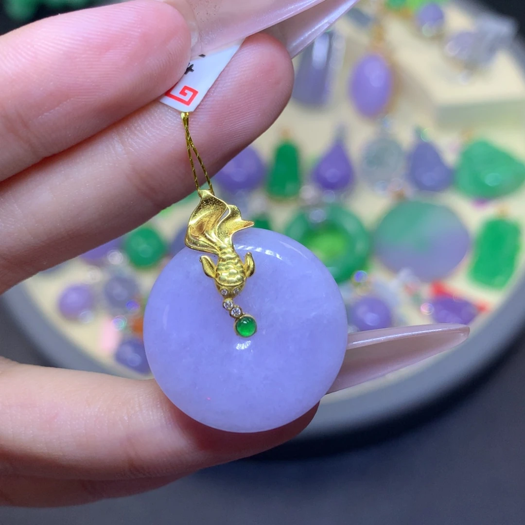 翡翠18K金镶嵌颈饰