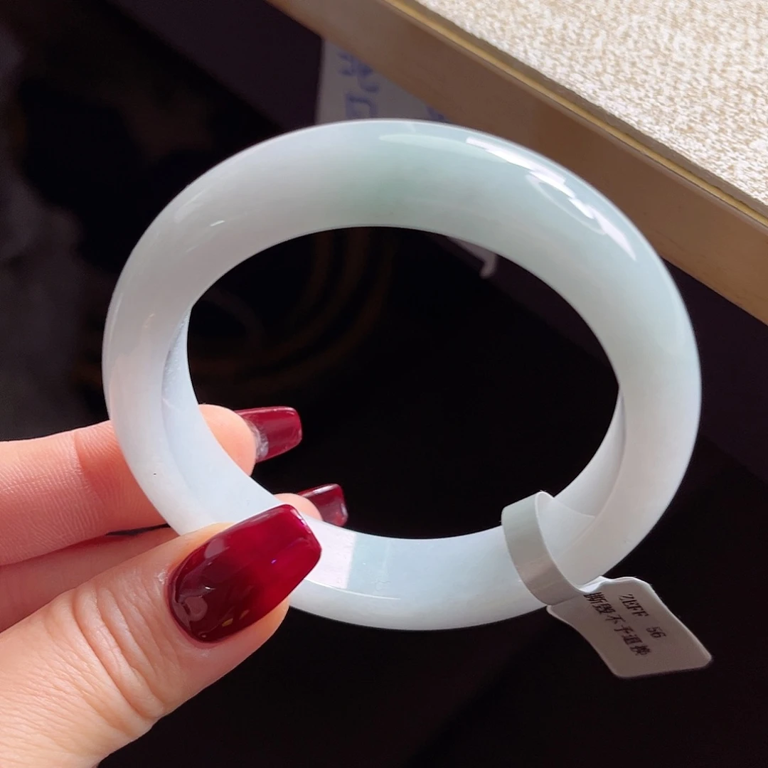 翡翠手镯未镶嵌手镯