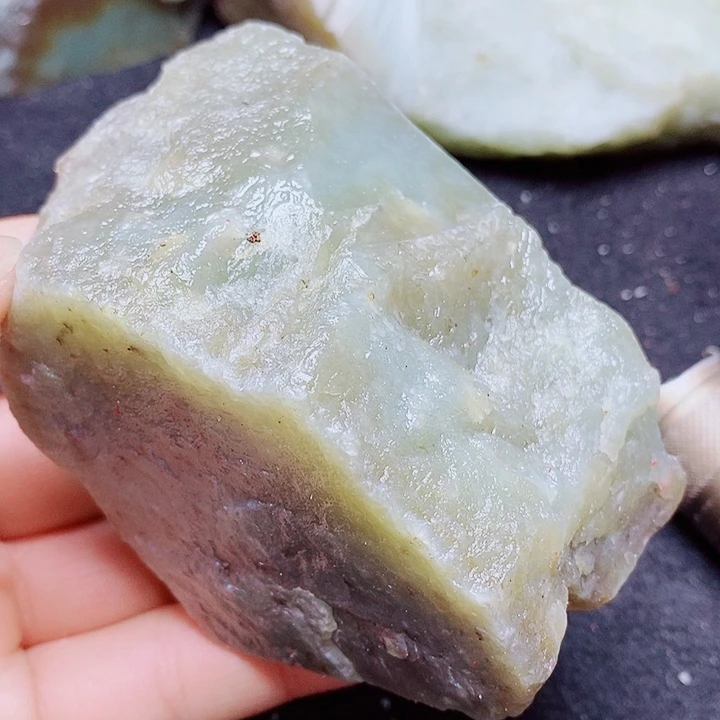 未镶嵌和田玉（糖玉）珠宝半成品