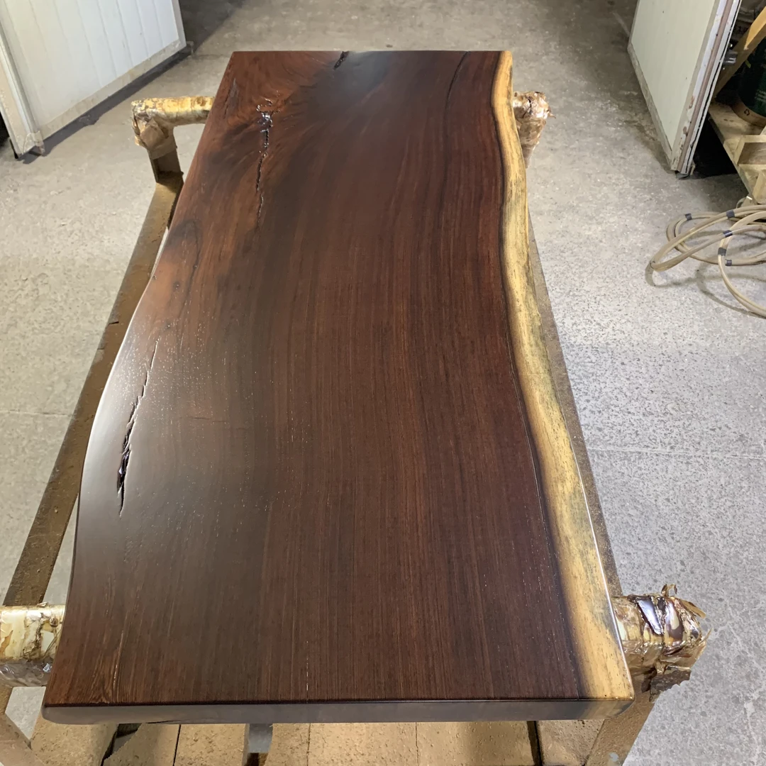 136*52-58*4.6 鸡翅木自然边大板桌、茶桌、送脚架，不包邮、有裂