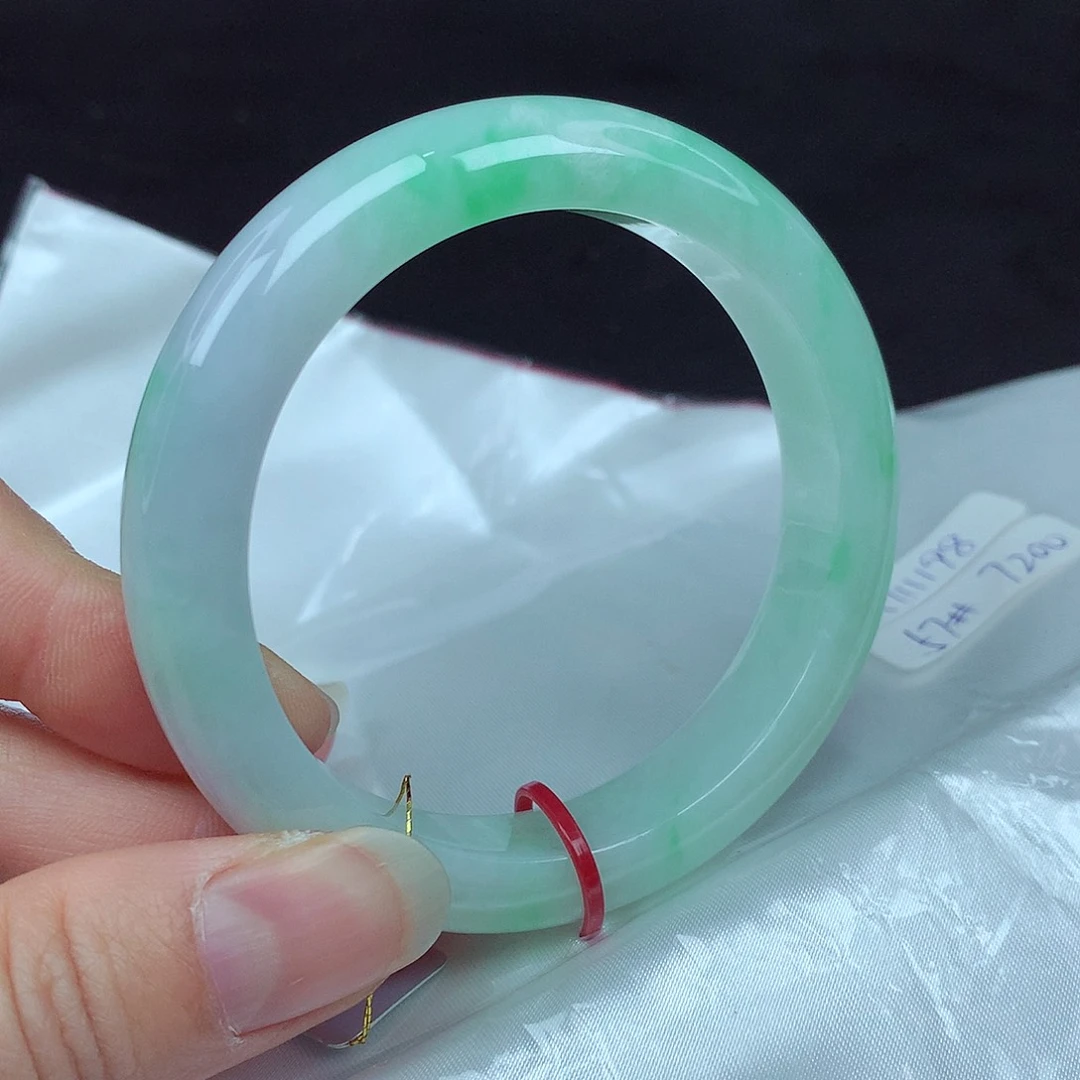 翡翠手镯未镶嵌57圈198