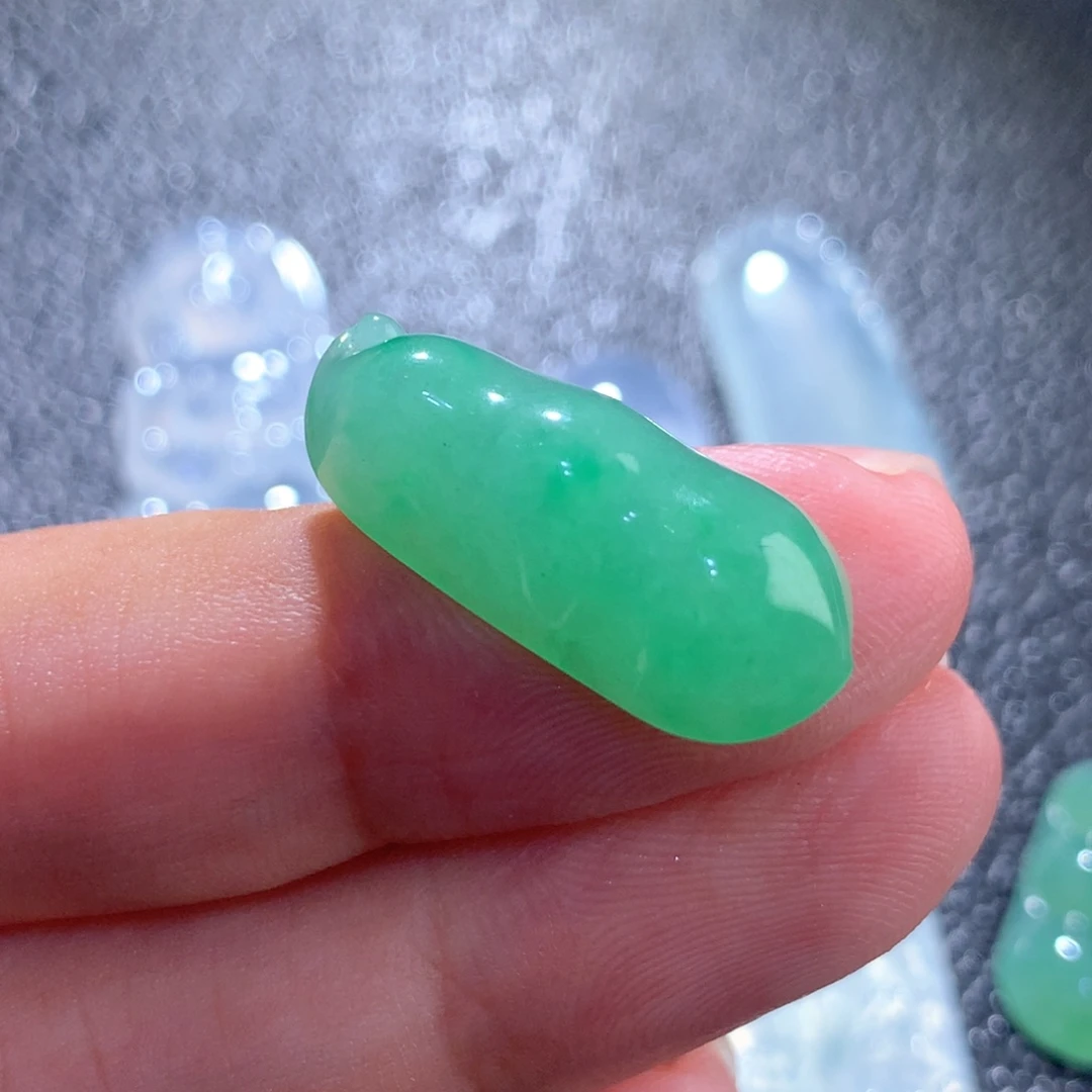 翡翠未镶嵌颈饰缅甸