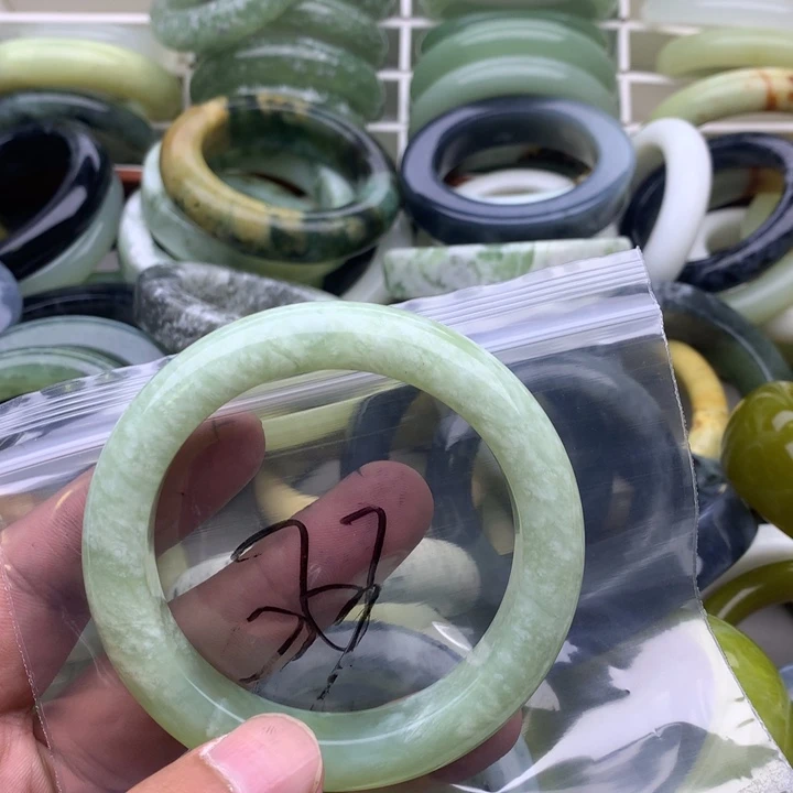 羽***殇未镶嵌蛇纹石玉手镯