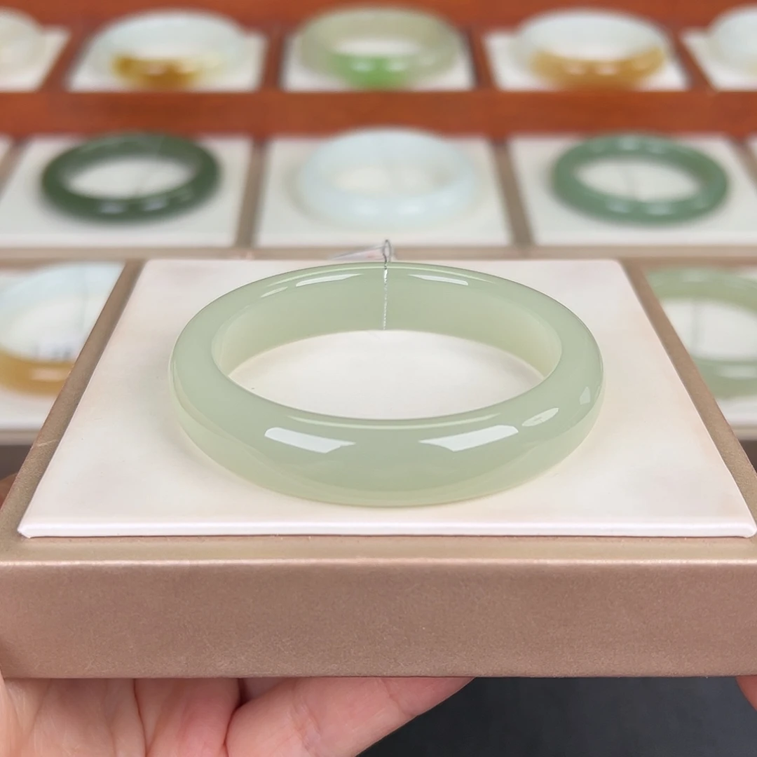 和田玉未镶嵌手镯葡萄肉