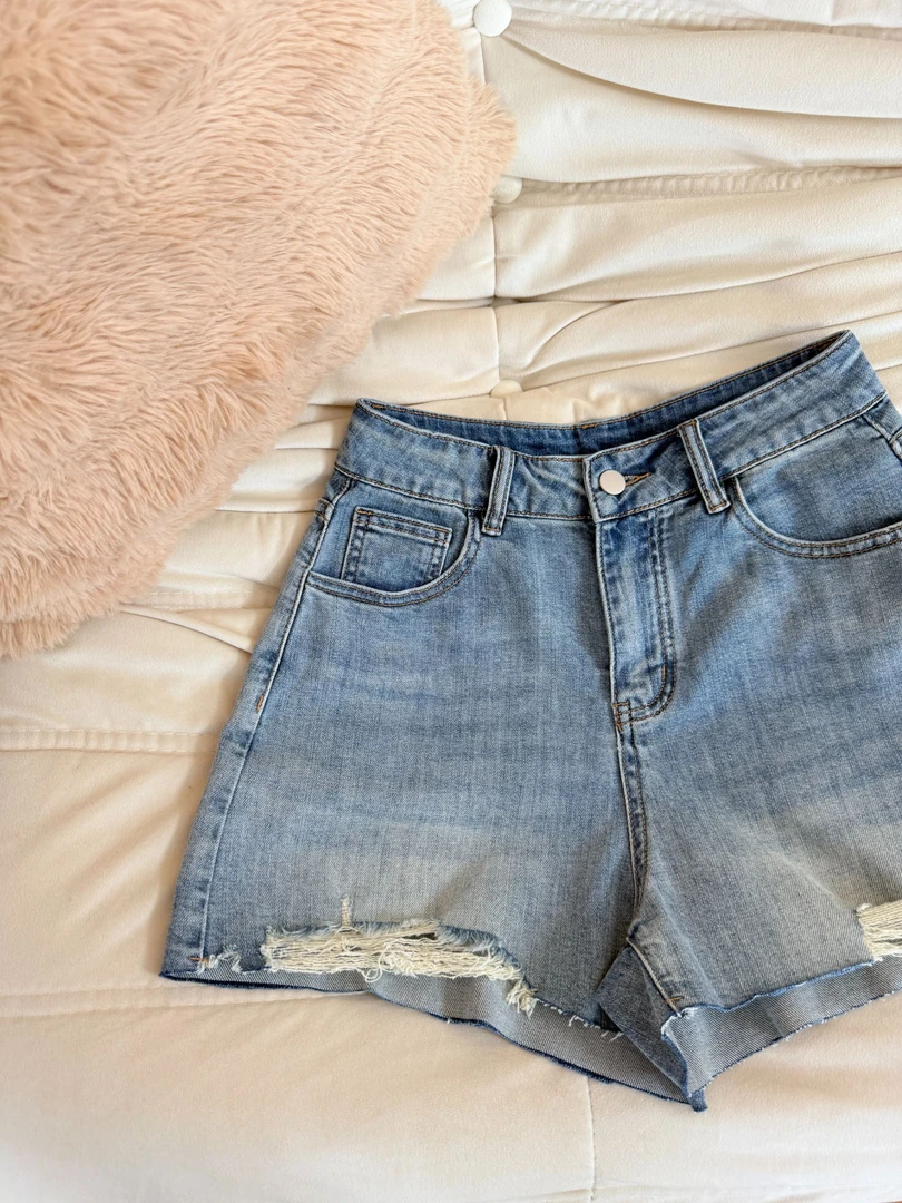 QiQi【破碎美学】夏季新款水洗蓝牛仔破洞短裤三分裤热裤显瘦A字版