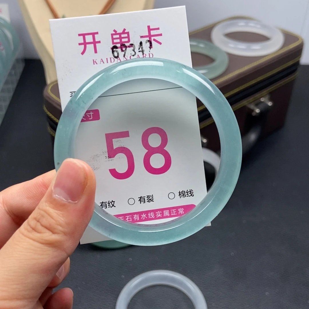 未镶嵌手镯石英质玉