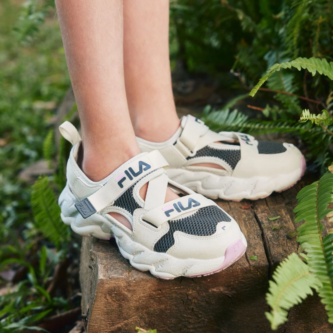 【斐乐儿童】2025夏季中大童运动户外时尚透气儿童凉鞋K15B523810