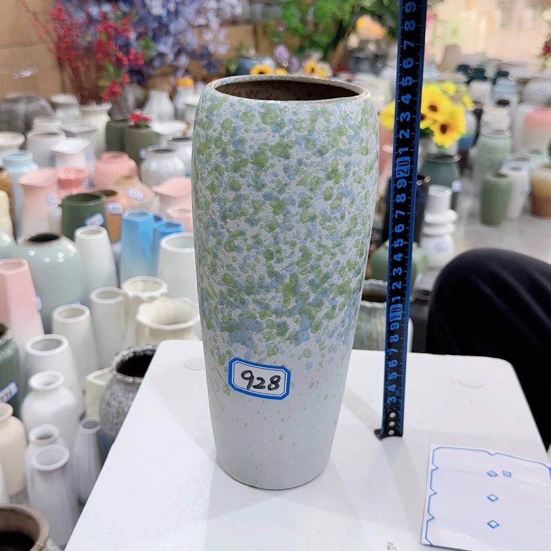 928号陶瓷高25厘米瑕疵一个