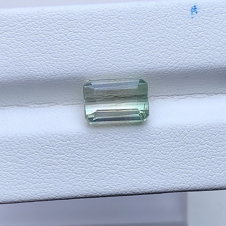 碧玺未镶嵌珠宝半成品3.30克拉