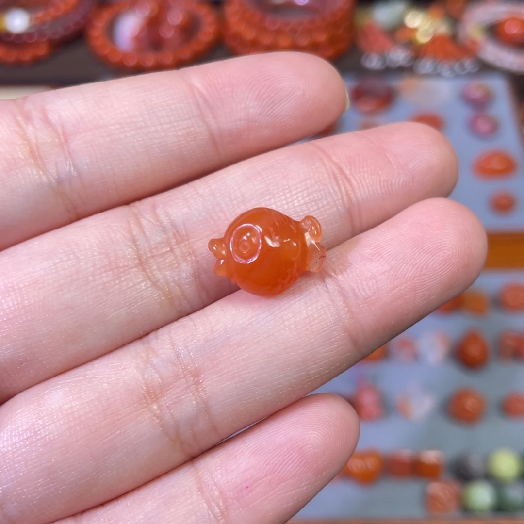 南红玛瑙未镶嵌嘟嘟鱼