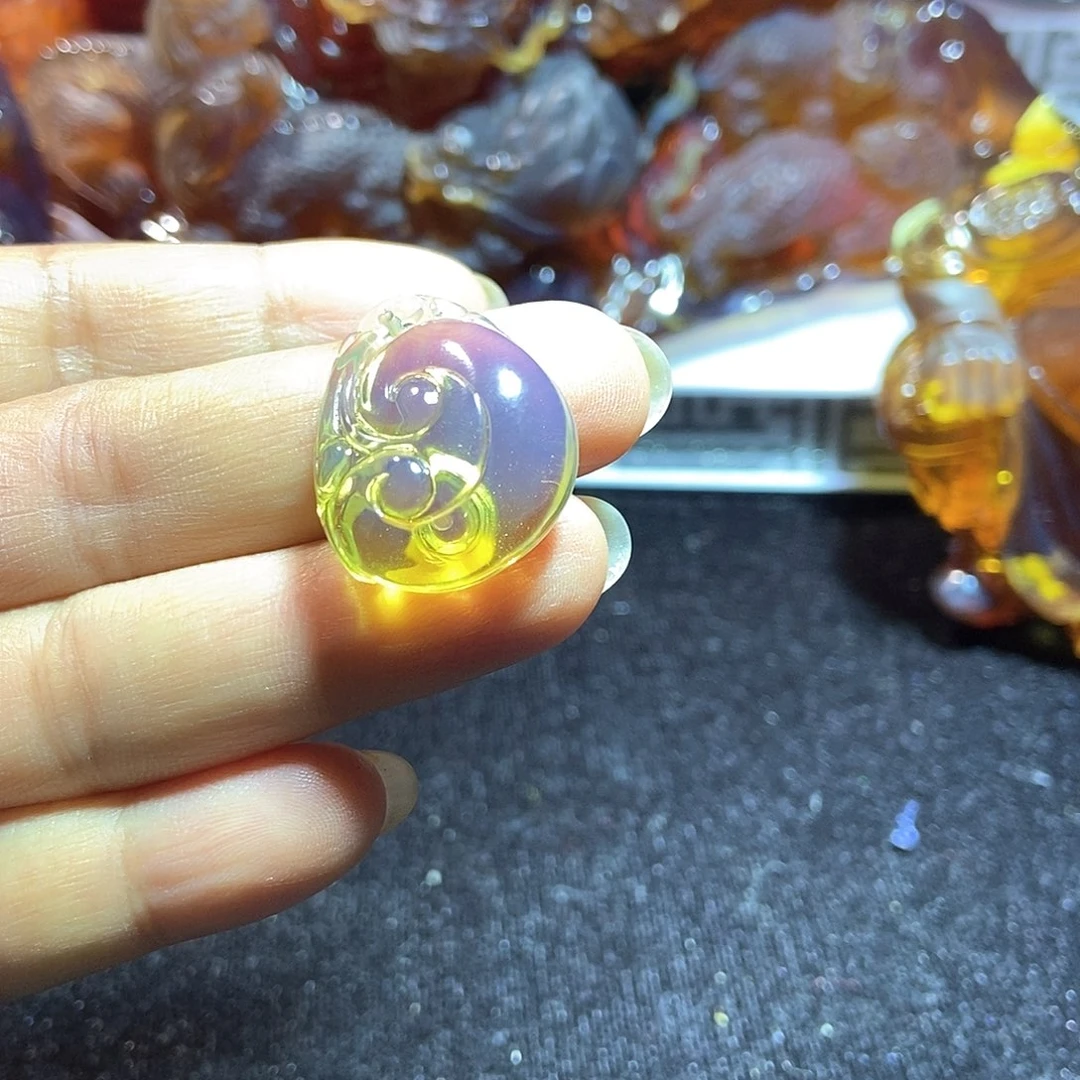 未镶嵌颈饰琥珀缅甸天然琥珀吊坠