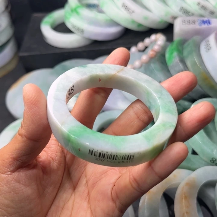 定制翡翠未镶嵌翡翠手镯