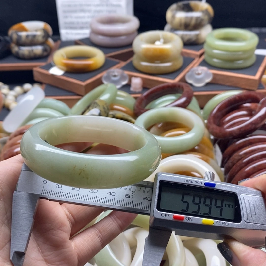 石英质玉未镶嵌手镯