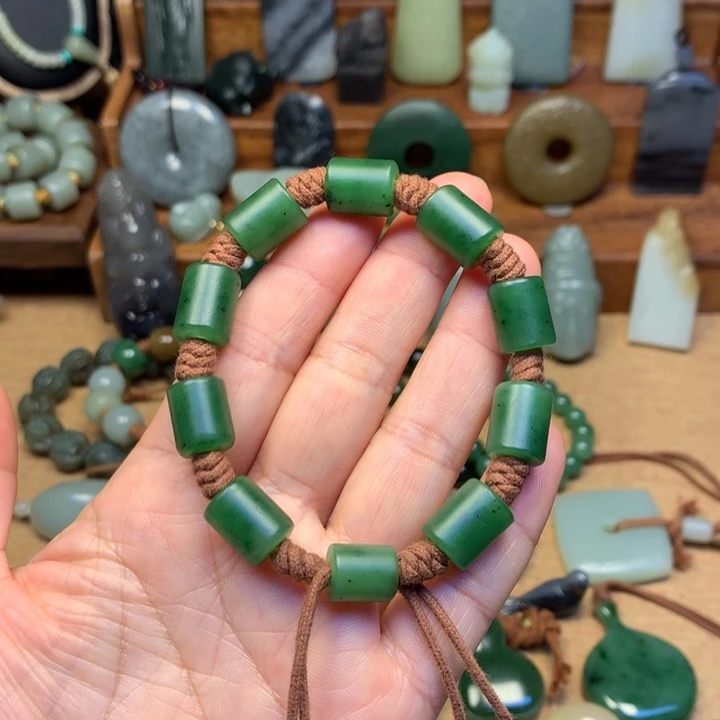 彤***晨和田玉未镶嵌颈饰