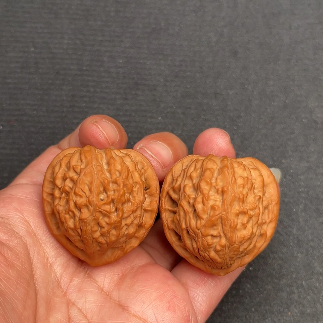 把件桃核37×36全品头茬金牛狮子头XM3521