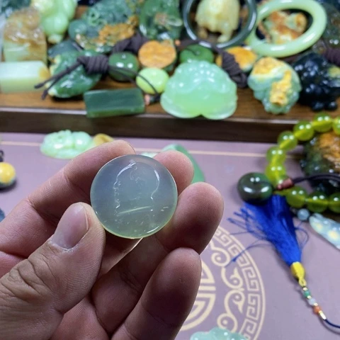 未镶嵌蛇纹石玉颈饰